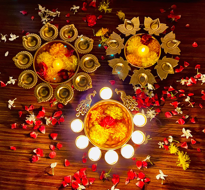 Premium Metal Diya Urli Set for Diwali Decoration | Floating Candle Bowl with Brass Diyas | Festive Rangoli Decor for Home, Pooja & Gifting
