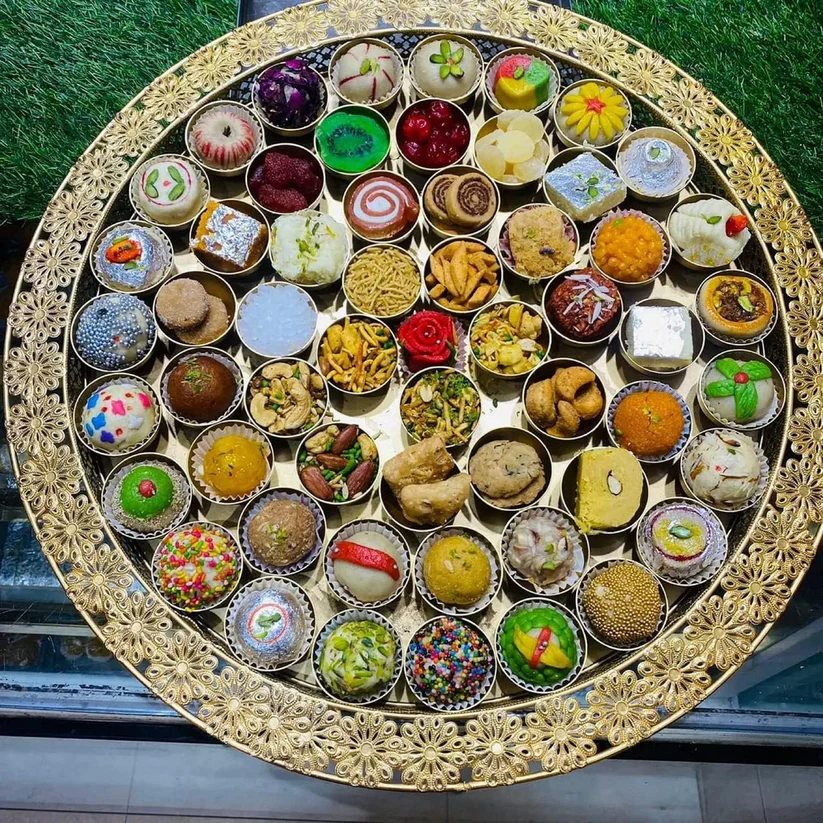 Luxury Round Metal Serving Tray for Sweets & Dry Fruits | Decorative Designer Platter for Festive Gifting, Wedding & Diwali Hamper Display